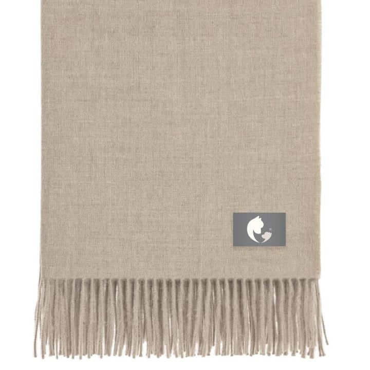 Beige baby alpaca throw with a fringe